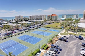 Lägenhet - 1 kingsize-säng med bäddsoffa (Bayshore Yacht & Tennis 216) | Idrottsanläggning