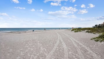 Condo, 1 Queen Bed with Sofa bed (Bayshore Yacht & Tennis 314) | Beach