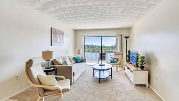Condo, 1 Queen Bed with Sofa bed (Bayshore Yacht & Tennis 314) | Living area | TV