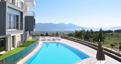Lavender D7 Seaview Penthouse – Ideal for Families, Pool & Sunset Balcony
