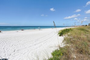 House, 1 Queen Bed with Sofa bed (C2-Seahorse) | Beach - C2-seahorse (Madeira Beach)