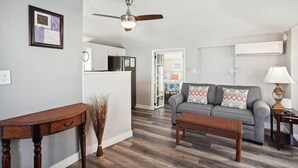 House, 1 Queen Bed with Sofa bed (C3-Star Fish) | Interior - C3-star Fish (Madeira Beach)