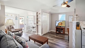 House, 1 Queen Bed with Sofa bed (C3-Star Fish) | Living area | TV - C3-star Fish (Madeira Beach)
