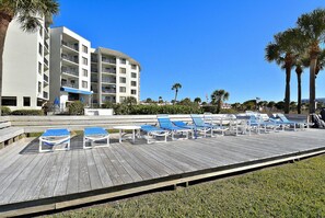 コンドミニアム ベッド (複数台) (Caprice 301) | 屋外ダイニングエリア