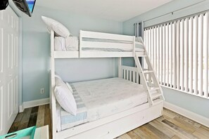 2 bedrooms, WiFi - Caprice 301 (St. Pete Beach)