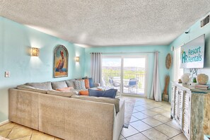 コンドミニアム ベッド (複数台) (Caprice 306) | リビング エリア | テレビ