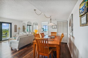 Interior - Caprice 501 (St. Pete Beach)
