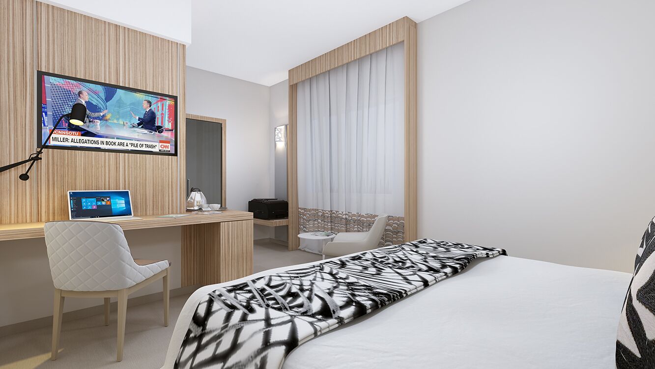 Une chambre d’hôtel moderne équipée d’un lit, d’un bureau, d’une chaise, d’une télévision et d’une fenêtre avec des rideaux.