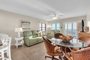 Living area - Emerald Isle 101 (North Redington Beach)