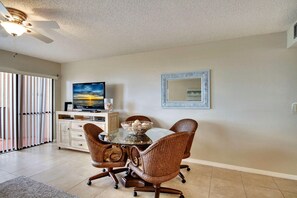 Dining - Emerald Isle 101 (North Redington Beach)