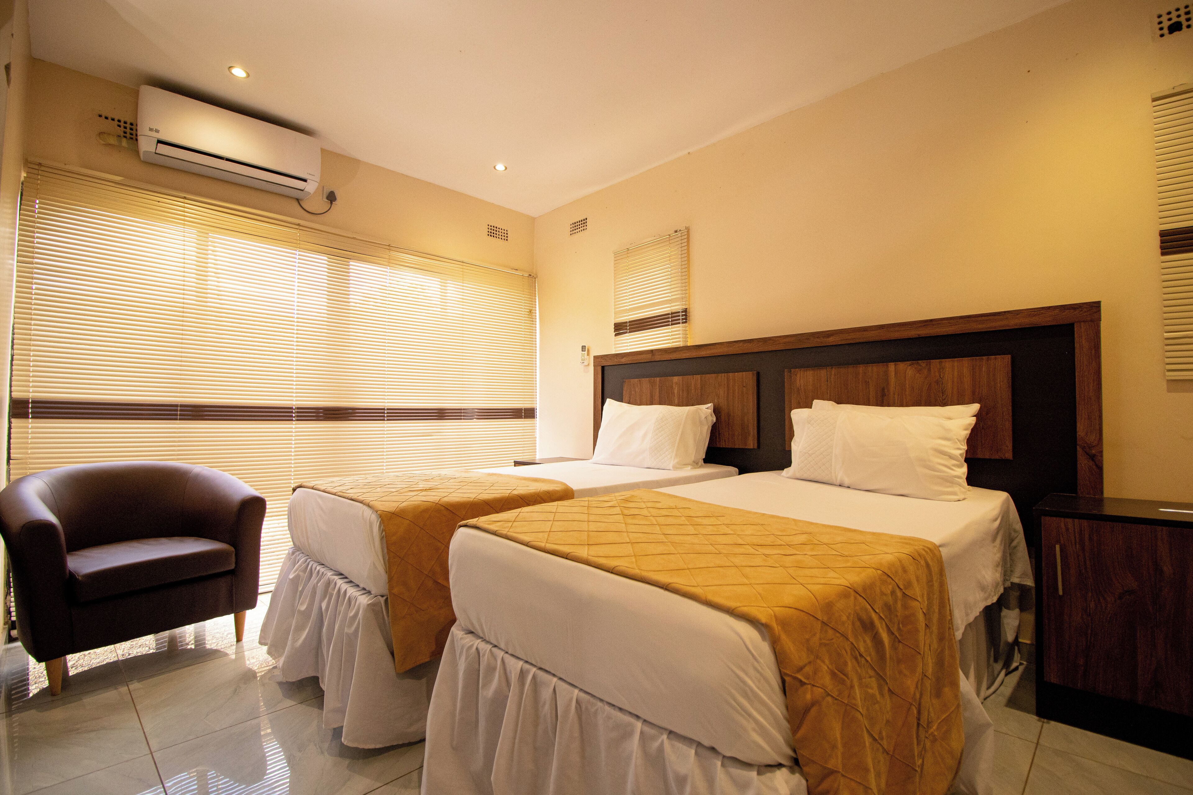 Standard Twin Room | Iron/ironing board, free WiFi, bed sheets