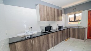 Shared kitchen - Bethel Lodgings  (Victoria Falls)