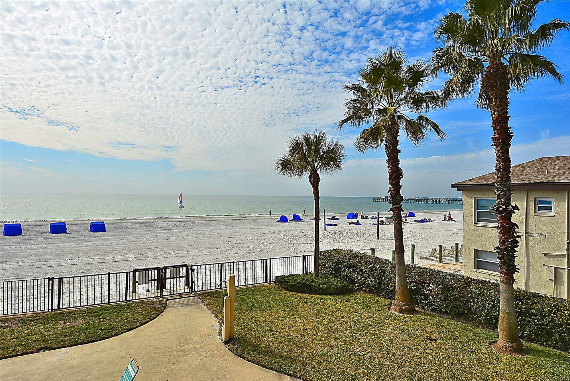 Apartment, Mehrere Betten (Emerald Isle 103) | Strand | Am Strand