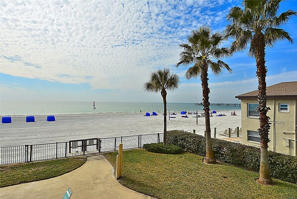 コンドミニアム ベッド (複数台) (Emerald Isle 103) | ビーチ