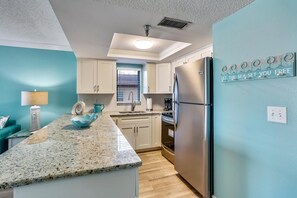 Private kitchen - Emerald Isle 104 (North Redington Beach)
