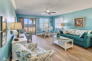 Living area - Emerald Isle 104 (North Redington Beach)
