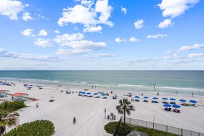 Condo, 1 cama King (Emerald Isle 401 - Premier) | Praia | Na praia 