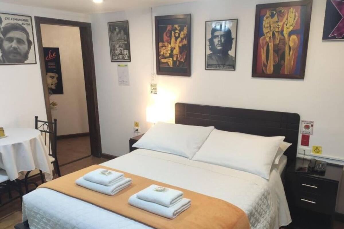 Habitación con cama de 2 plazas para 2 adultos | Free WiFi