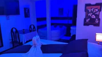 Habitación con cama de 2 plazas 1/2 con hidromasaje para 2 adultos | Free WiFi