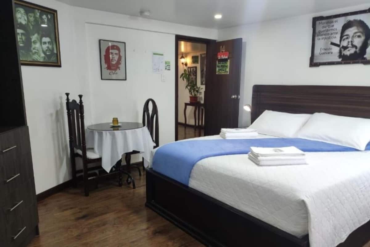 Habitación con cama de 2 plazas 1/2 para 2 adultos | Free WiFi