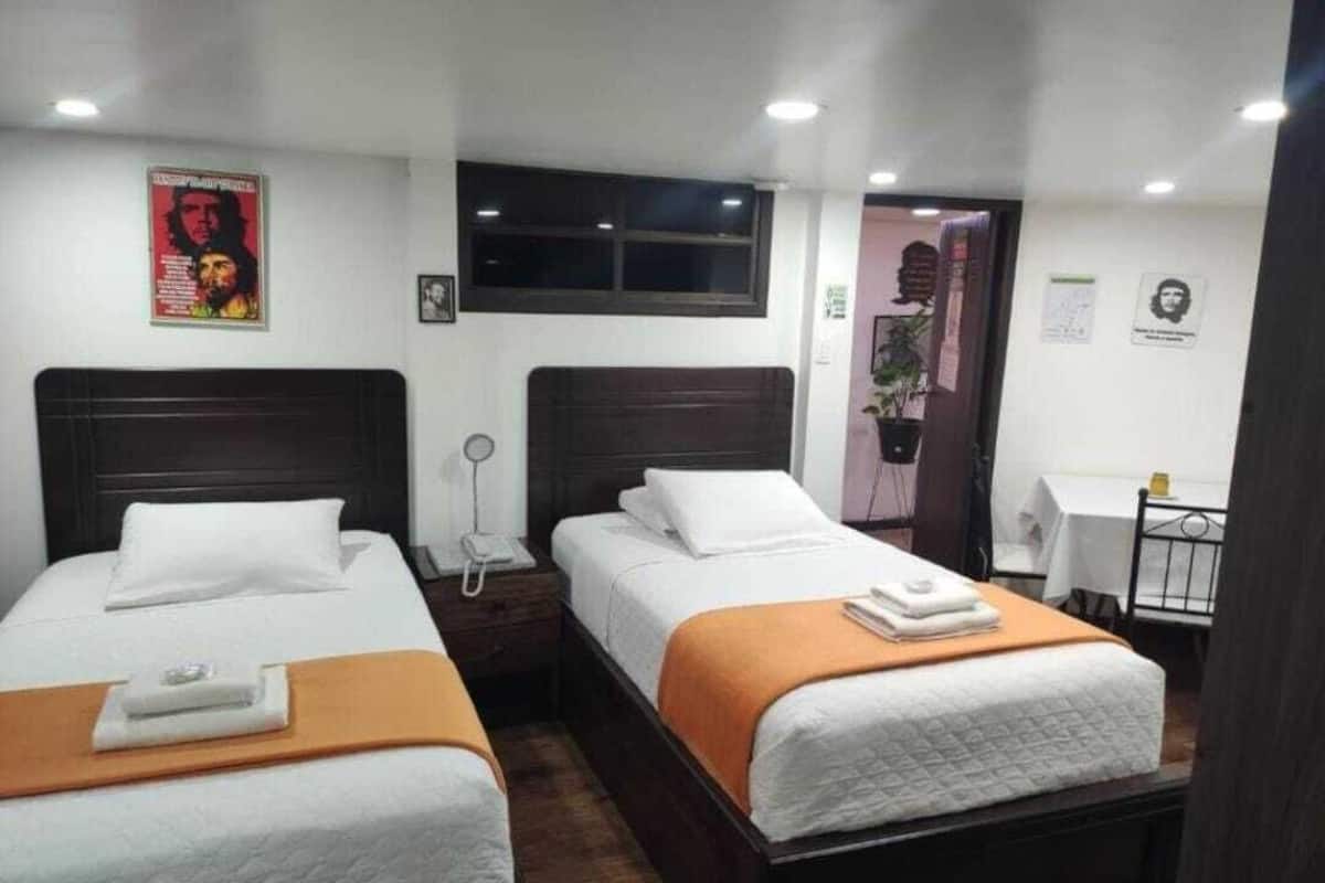 Habitación con 2 camas de 1 plaza 1/2 para 2 adultos | Ilmainen Wi-Fi