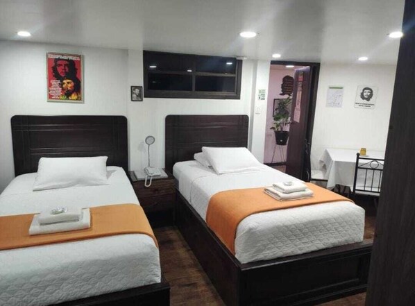 Habitación con 2 camas de 1 plaza 1/2 para 2 adultos