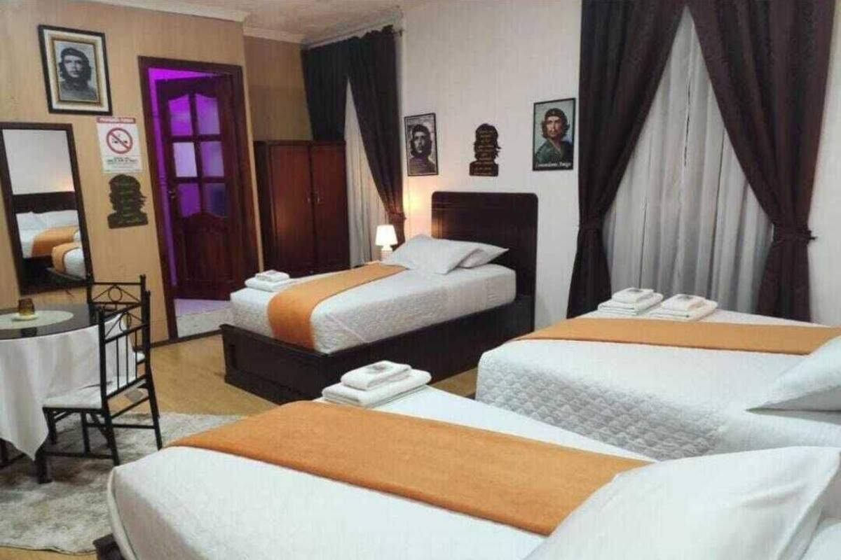 Habitación con 3 camas para 4 adultos | Free WiFi