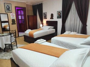 Habitación con 3 camas para 4 adultos | 1 chambre, Wi-Fi gratuit
