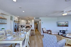 Appartement, 2 queensize bedden (Emerald Isle 502 - Premier) | Dineren