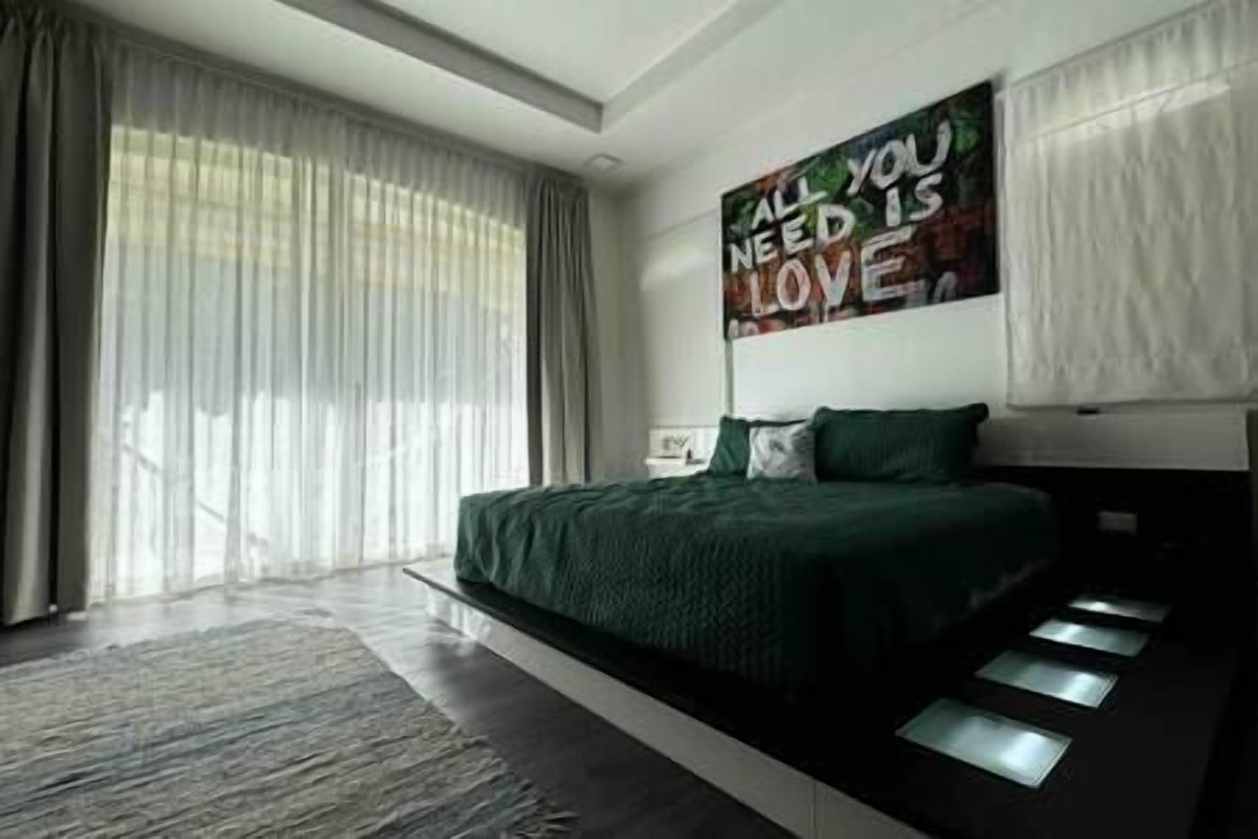 2 habitaciones, tabla de planchar con plancha, cuna de viaje y wifi 