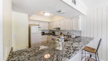 House, Multiple Beds (Gulfside Villas 3) | Private kitchen | Oven, toaster