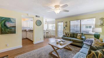 House, Multiple Beds (Gulfside Villas 3) | Living area | TV