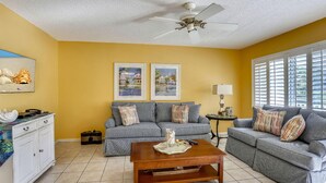 Casa, 1 cama King size (Gulfside Villas 6) | Área de sala de estar