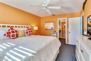 House, 1 King Bed (Gulfside Villas 6) | 2 bedrooms, WiFi - Gulfside Villas 6 (Indian Rocks Beach)