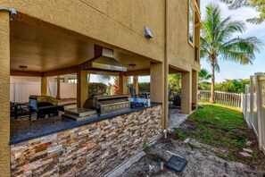 House, Multiple Beds (Hidden Treasure Beach House) | Outdoor dining