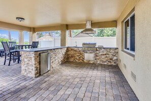 House, Multiple Beds (Hidden Treasure Beach House) | Outdoor dining