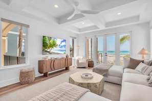 บ้านพัก, หลายเตียง (Hidden Treasure Beach House) | บริเวณนั่งเล่น | ทีวี