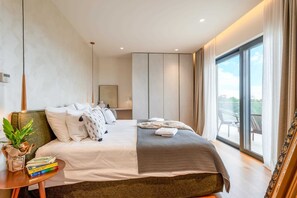 4 bedrooms, iron/ironing board, free WiFi