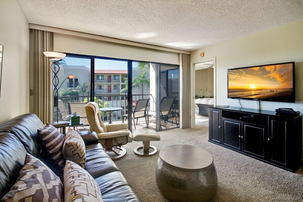 Condo, 1 giường cỡ king (Land's End 1-301 Gulf View - Premier) | Khu phòng khách | TV