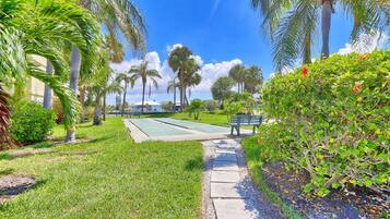 Condo, 1 King Bed with Sofa bed (Land's End 1-303 Gulf View) | Property grounds