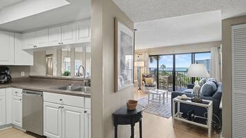 Condo, 1 King Bed (Land's End 1-401 Gulf View) | Interior