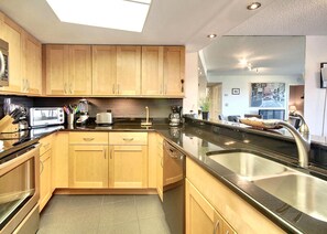 Condo, 1 King Bed with Sofa bed (Land's End 1-402 Bay Front - Premier) | Private kitchen
