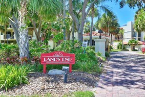 ์ฝ๋, ํน์ฌ์ด์ฆ์นจ๋ 1๊ฐ ๋ฐ ์ํ๋ฒ ๋ (Land's End 1-402 Bay Front - Premier) | ์๋ฐ ์์ค ๊ตฌ๋ด