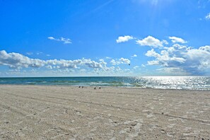 Condo, 1 King Bed (Land's End 1-405 Gulf View - Premier) | Beach | On the beach