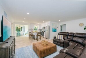 智能电视、桌上足球、乒乓球