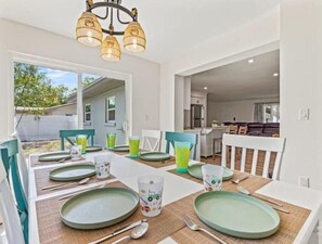 Dining - Relaxing pool, Elegant and FUN vacation home! (Clearwater)