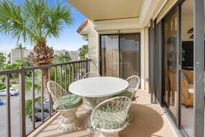 Condo, Multiple Beds (Land's End 1-407 Gulf View - Premier) | Outdoor dining