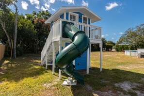Children's area - Fun House! Pickleball, Disc Golf, Hot Tub & Pool! (Clearwater)