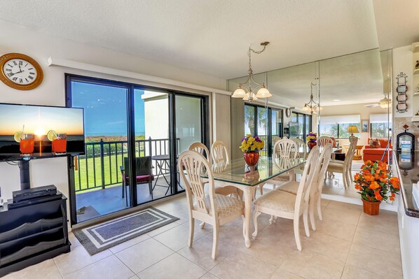 Condo, 1 King Bed (Land's End 10-201 Beach Front - Premi) | Interior