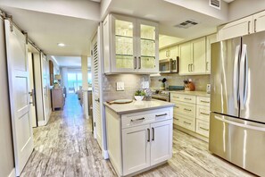 Condo, Multiple Beds (Land's End 10-304 Beach Front - Premi) | Private kitchen